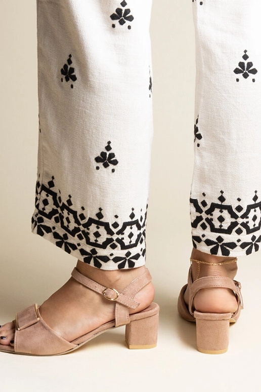 Mørke beige sandaler med lav hæl,...