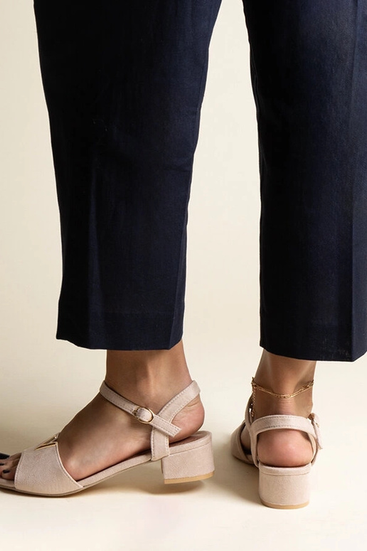 Beige sandaler med lav hæl med...