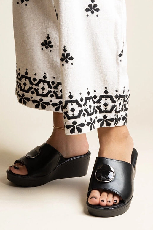 Sorte kilesandaler med spænde Keirenh