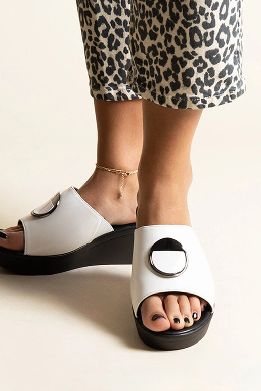 Hvide kilesandaler med spænde Keirenh