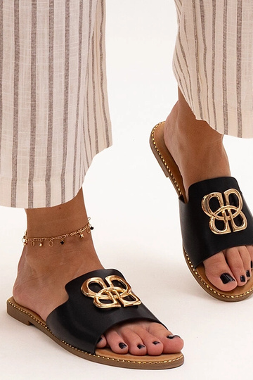 Sorte flip-flops dekoreret... 2