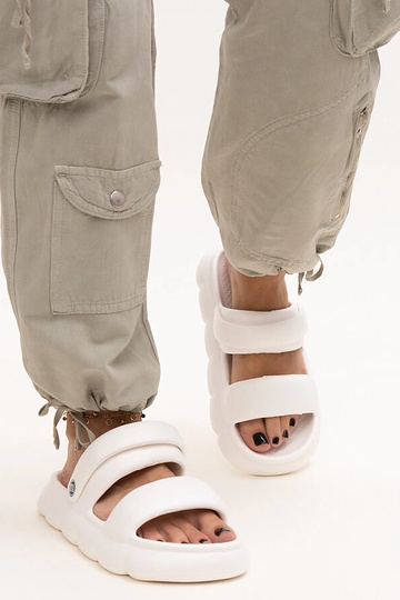 Azewda lette ensfarvede... 2