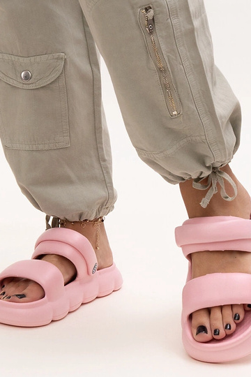 Azewda lette ensfarvede...