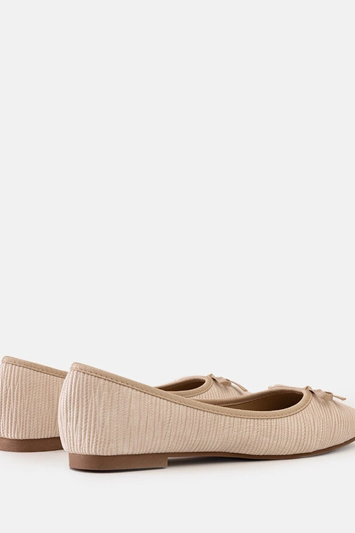 Beige ballerinaer med sløjfe og læder...