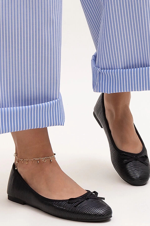 Sorte ballerinaer med sløjfe og læder... Sorte ballerinaer med sløjfe og læder...