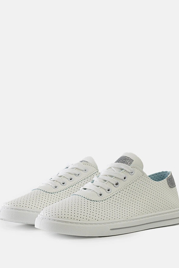 Kvinders hvide perforerede...