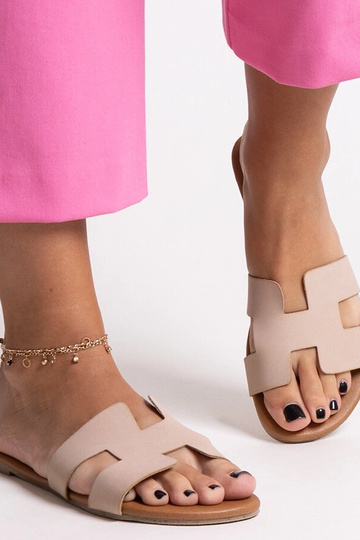 Beige klassieke slippers Juma