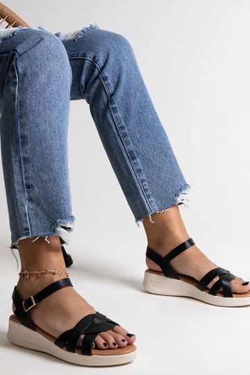 Khalida sorte sandaler med... 2