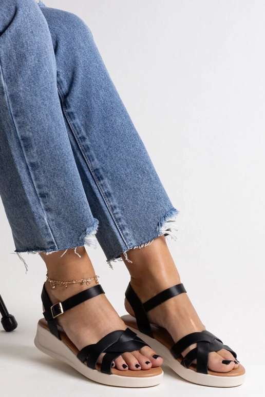 Khalida sorte sandaler med lav kile