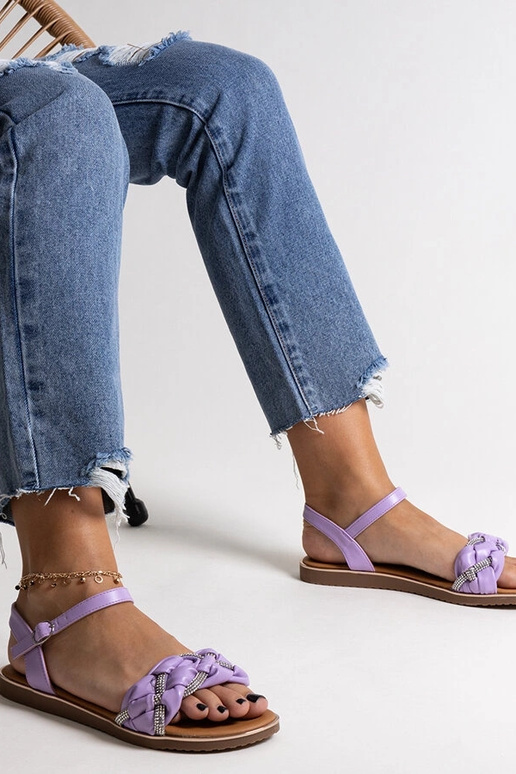 Lilla sandaler dekoreret med zirkoner... Lilla sandaler dekoreret med zirkoner...