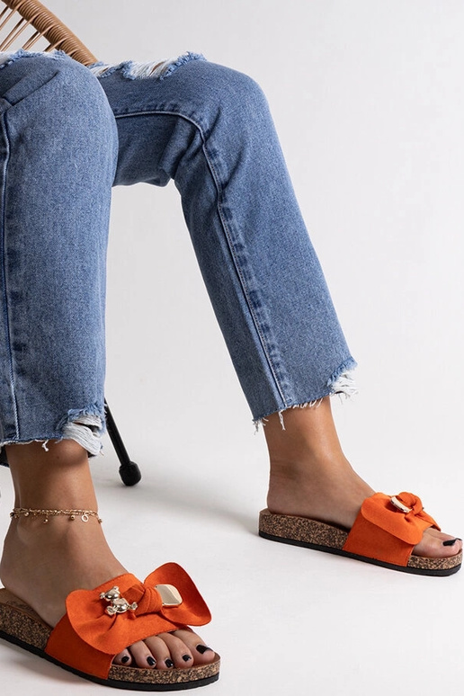 Orange flip-flops med sløjfe og en... Orange flip-flops med sløjfe og en...