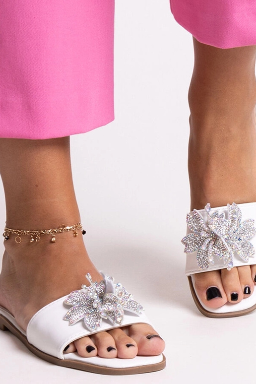 Hvide flip-flops med zirkonblomst...