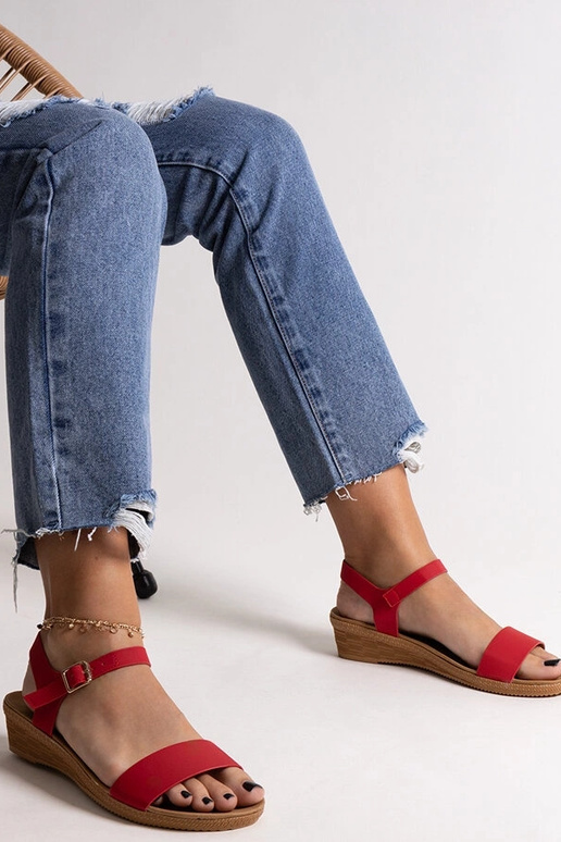 Røde sandaler lavet af øko læder fra...