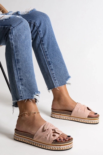 Chunky pink flip-flops med... 2