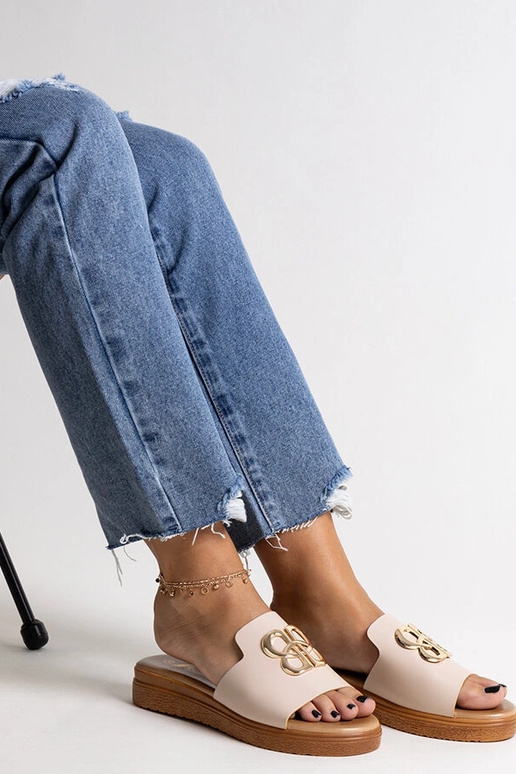 Beige flip-flops med dekorativt...