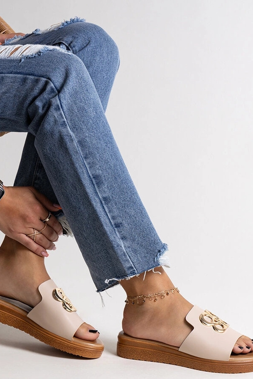 Beige flip-flops med dekorativt...