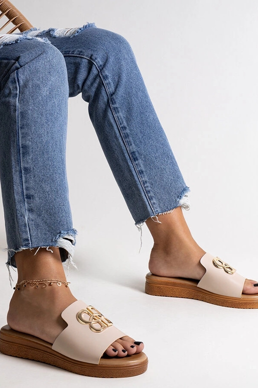 Beige flip-flops med dekorativt...