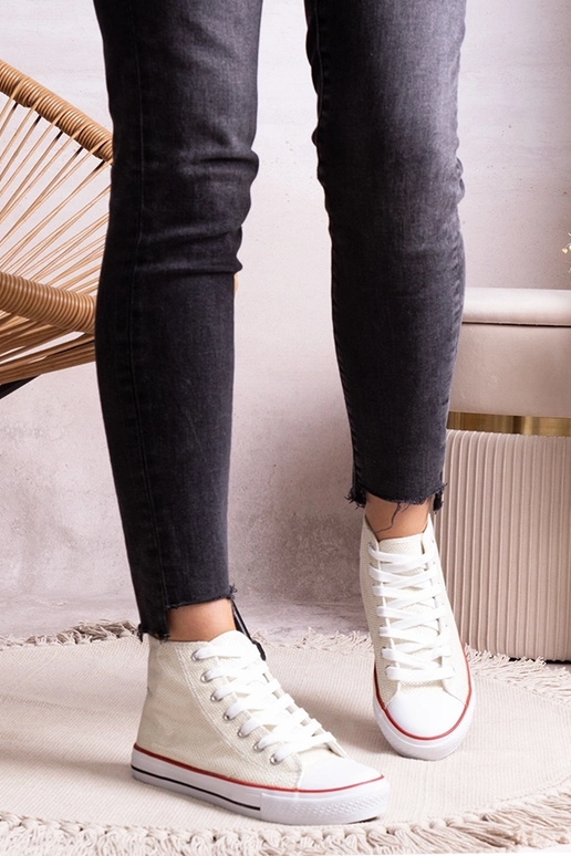 Hvide high-top sneakers i skinnende...