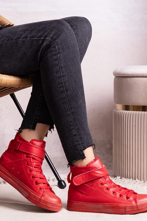 Rode hoge sneakers van kunstleer...