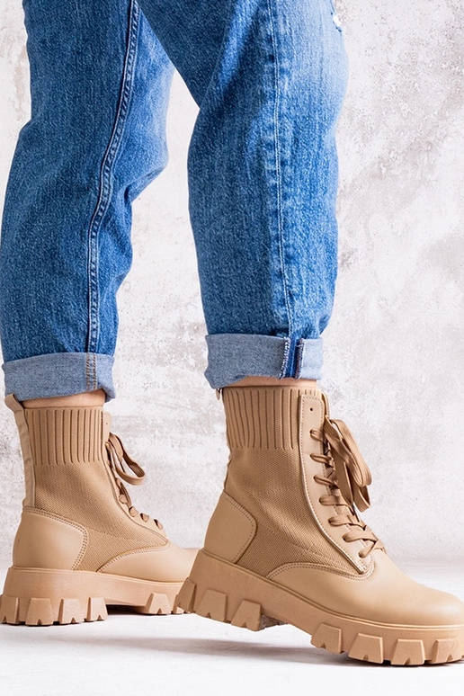 Beige ankelstøvler med elastisk skaft...