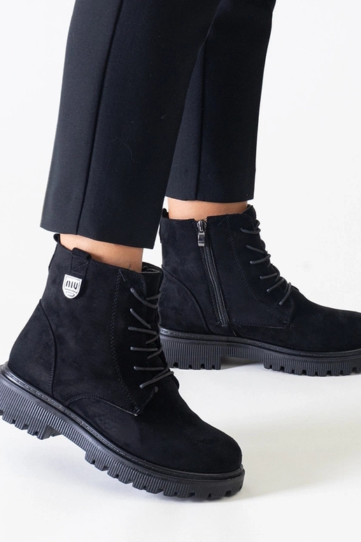 Zwarte werklaarsjes van kunstsuède...