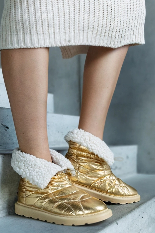 Gouden warme snowboots met koord... Gouden warme snowboots met koord...