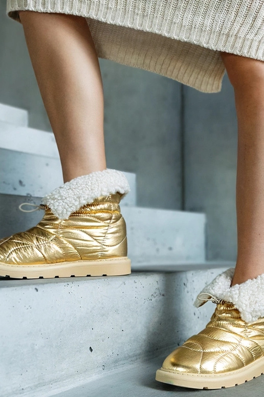 Gouden warme snowboots met koord... Gouden warme snowboots met koord...