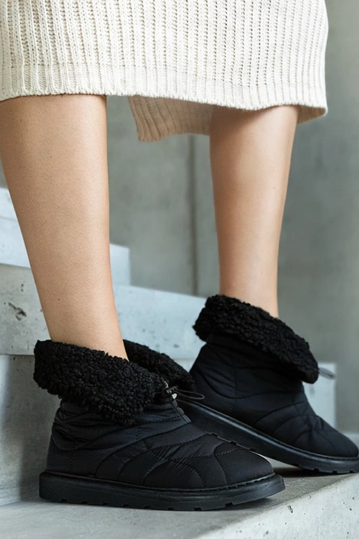 Sorte isolerede snestøvler med snøre... Sorte isolerede snestøvler med snøre...