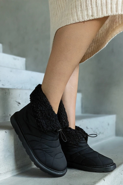 Sorte isolerede snestøvler med snøre... Sorte isolerede snestøvler med snøre...