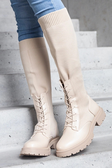 Beige slip-on støvler med en fleksibel stofoverdel Luana