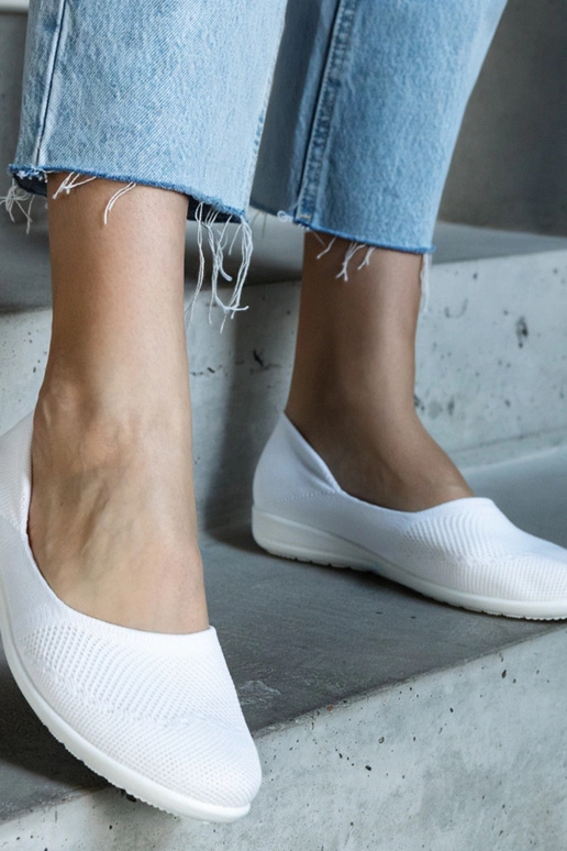 Balletlejligheder i hvidt stof fra... Balletlejligheder i hvidt stof fra...