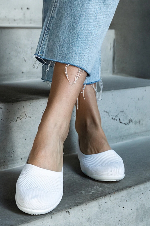 Balletlejligheder i hvidt stof fra... Balletlejligheder i hvidt stof fra...