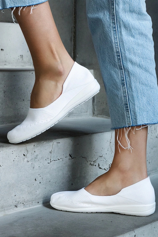 Balletlejligheder i hvidt stof fra... Balletlejligheder i hvidt stof fra...