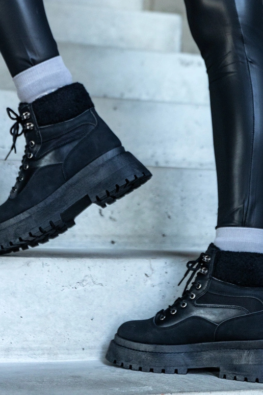 Sorte tyksålede vandrestøvler med... Sorte tyksålede vandrestøvler med...