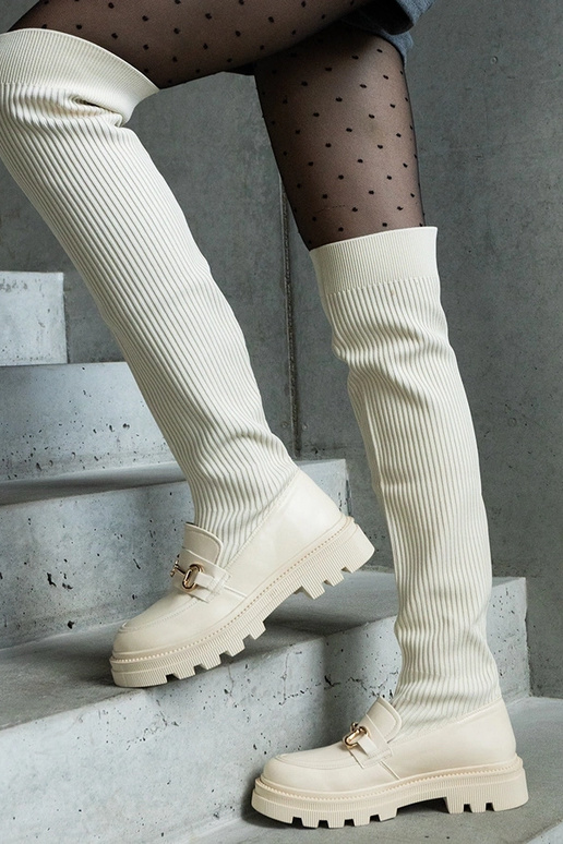 Lyse beige støvler med elastisk... Lyse beige støvler med elastisk...