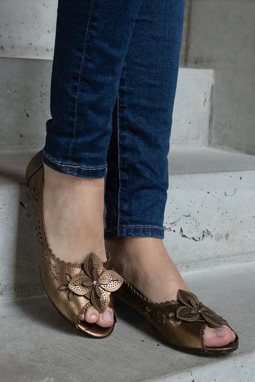 Bruine open neus ballerina's met... Bruine open neus ballerina's met...