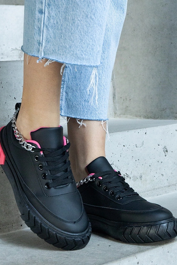 Sorte sneakers med kæde Thilda