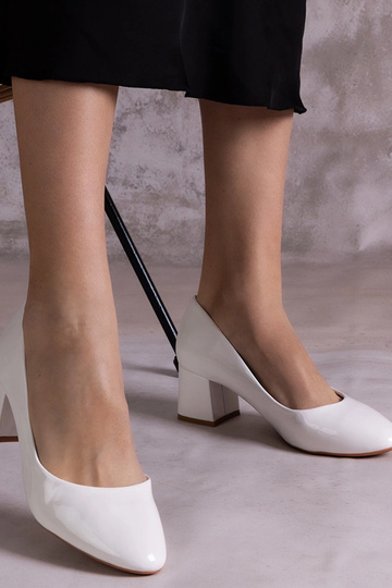 Linaka pumps i hvid lak med... 2