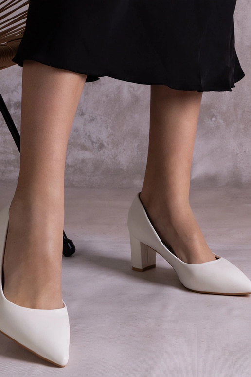 Tunia hvide pumps med blokhæl Tunia hvide pumps med blokhæl
