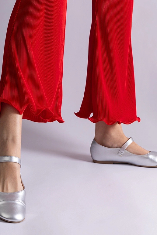 Sølvfarvet tåballerinaer med... Sølvfarvet tåballerinaer med...