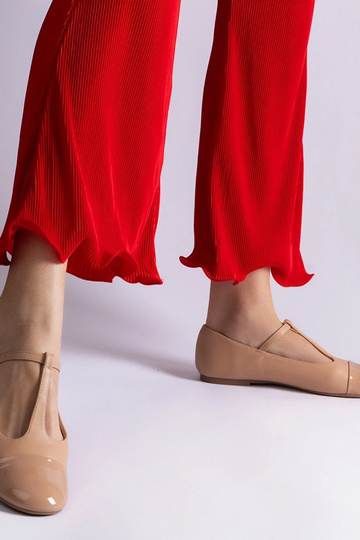 Beige lakballerinaer med... 2