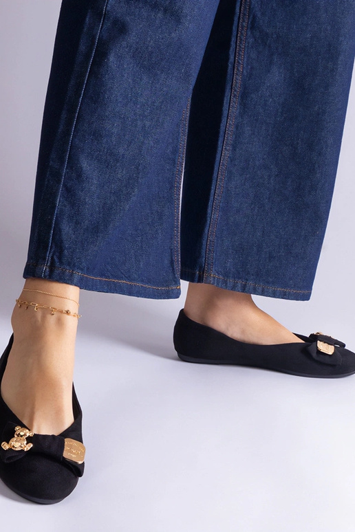 Sorte balletlejligheder dekoreret med...