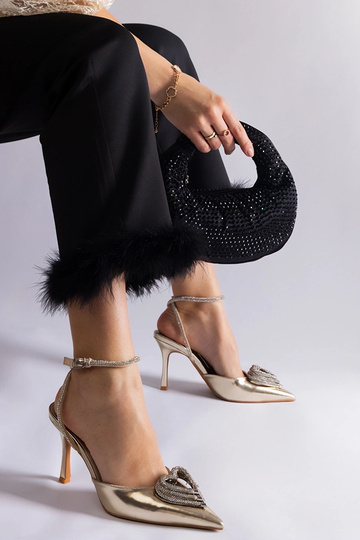 Gouden hakken met open hiel...