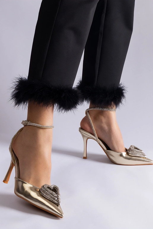 Gouden hakken met open hiel versierd...