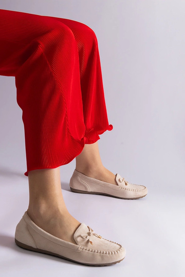 Beige ruskindsmokkasiner med sløjfe Treja