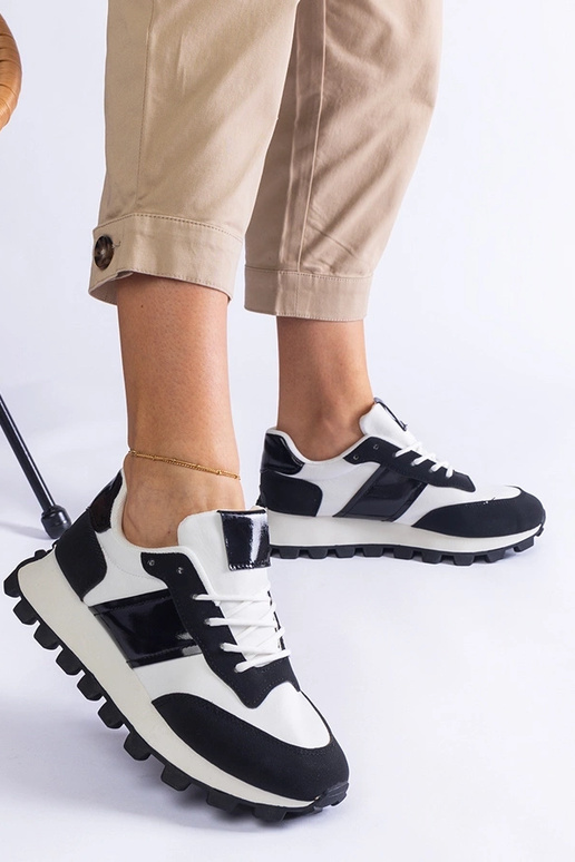 Sorte sneakers med synlig...