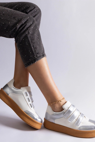 Sølv sneakers med...