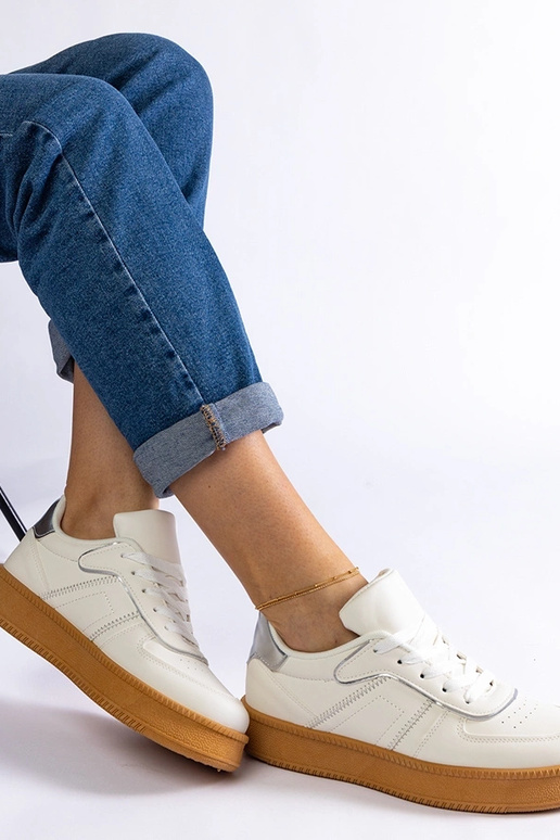 Hvide sneakers med snøre på Felicita...