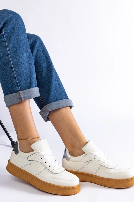 Hvide sneakers med snøre på Felicita...