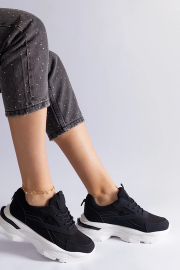Sorte sneakers med en tykkere sål Guerrera 2